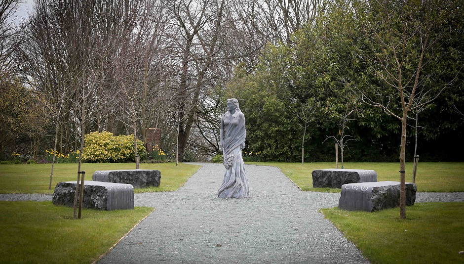 Gladstone's library of forking paths